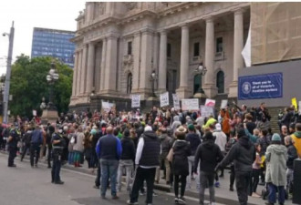 澳洲多地CBD涌入大批抗议者！反对居家隔离