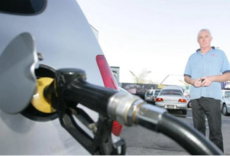 母亲节道路繁忙，昆州油价陡然飙至$1.2每升