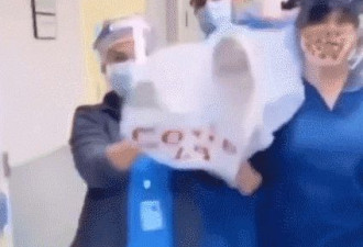 美护士扛疑似患者尸袋跳"黑人抬棺",合适吗？