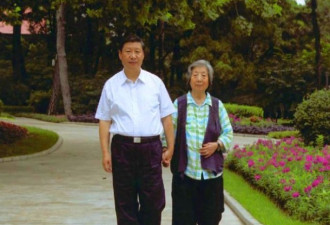 一颗"娘的心"?官媒释习近平母子合照！