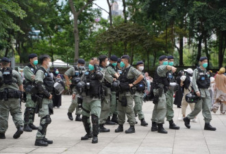 香港网民游行反“港版国安法”爆冲突