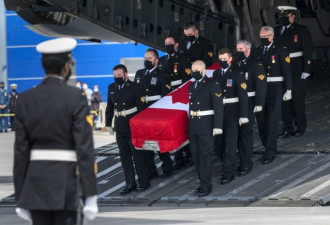 6名罹难军人悼念仪式举行 总督总理参与