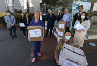 悉尼华韩社团向医院捐献抗疫防护物资