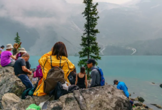 加拿大政府将逐步重新开放国家公园