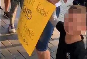 女子带娃在悉尼CBD抗议，称被禁令限制自由