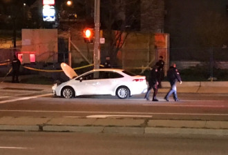 多伦多西区枪案 23岁男子驾车时遭枪击