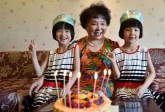 60岁失独母亲冒死生双胞胎 现在她怎么了