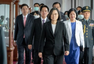 中国政府报告谈台湾，“统一”前没了“和平”