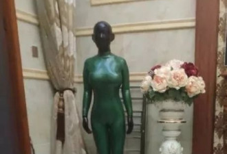 中国惊现活人被驯化成乳胶衣娃娃
