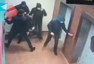 莫斯科枪战追捕视频曝光：1名警察单挑5名嫌犯