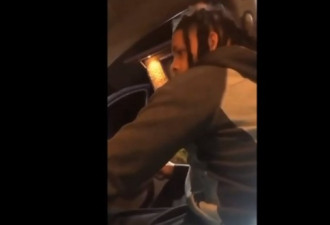 视频:加拿大非裔男子被警察扯住头发强行拽下车