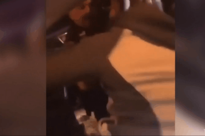 视频:加拿大非裔男子被警察扯住头发强行拽下车