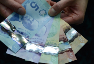 感染风险低！加拿大银行敦促商家接受现金支付
