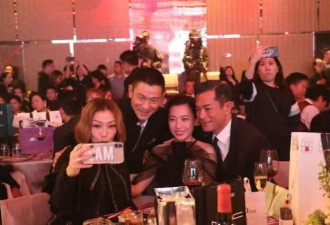刘銮雄17岁女儿家中弹吉他，豪宅曝光