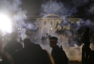 美国暴乱第七天：逮捕5600人！白宫暴力清场！