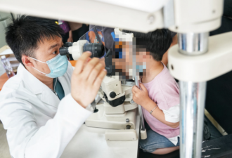 再遇为他挡刀的患者家属 他的这番话让人泪崩