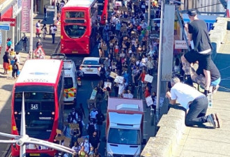 美国暴动延烧英国 伦敦千人上街头