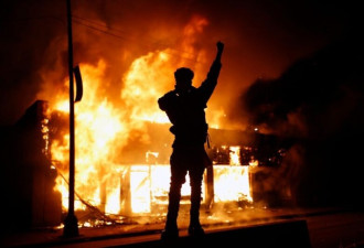 全美33城暴乱 派军队镇压威胁向群众开枪