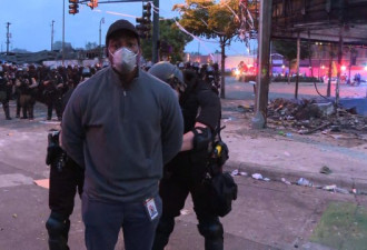 直播抗议示威时，CNN记者被美国警方逮捕