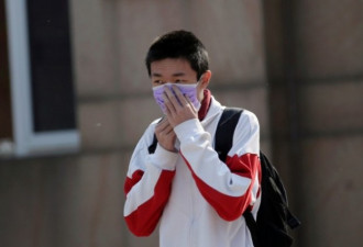 中国53名学生不明原因发烧 官方称鼻病毒