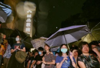 这家书店的最后一夜 竟引来5万人大雨中送别