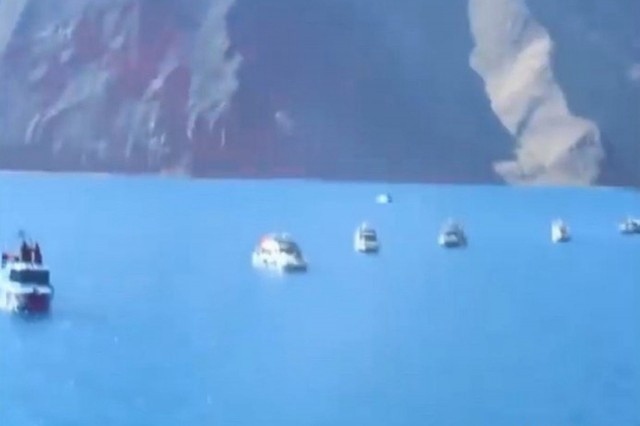 �印边境对峙,双方罕水陆空屯兵对峙。(微博视频截图) �印边境对峙,双方罕水陆空屯兵对峙。(微博视频截图)