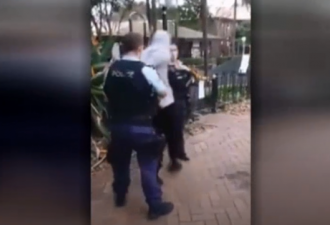 澳街头也现暴力执法：原住民少年被警察猛踹