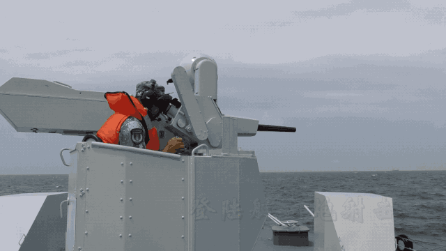 驻港部队演习 实弹模拟出击敌国武装渔船