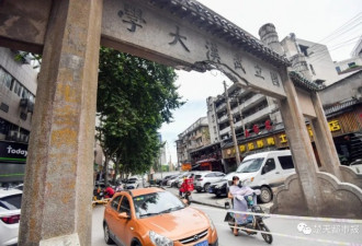 武汉大学老牌坊遭搅拌车撞击后受损 建于1937年
