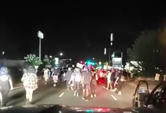 司机撞死黑人获美警辩护：不能总指望车让人