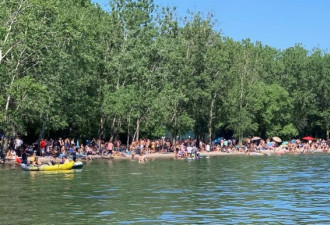 庄德利说下周进2阶段 大家等不及湖边人山人海