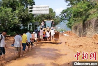 广西田林发生泥石流学校运动场被淹没