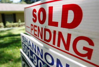 CREA：加拿大房屋销售大涨57% 但房价跌了