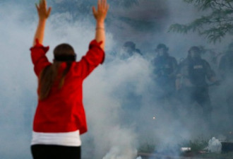记者抗议现场中弹失明 怒告当地政府和执法部门