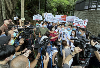 反对外部干预！香港165万市民签名递交美领馆