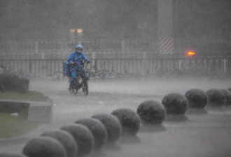 三峡工程今年首次泄洪 长江流域暴雨恐再下10天