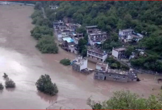 安徽多座水库超防洪水位 多村庄被淹急撤村民