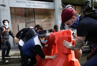 抗议者打响“独立”第一枪 西雅图建自治区