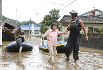 日本暴雨，废弃小学出现SOS大字求救
