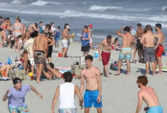100名学生涌向海滩狂欢 回家后相继确诊