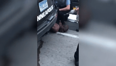 跪杀黑人，美国警察的苗族前妻被人肉、谩骂！