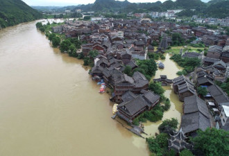 中国南方持续暴雨 现场实拍：多地损失惨重