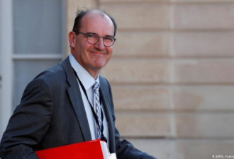 法国政府集体辞职 马克龙任命新总理