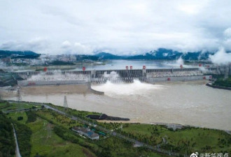 三峡工程今年首次泄洪，机组接近满发
