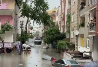 1死8伤！土耳其发生罕见龙卷风多地被淹！