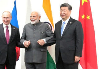俄罗斯长年向印度出售武器 为何不受中国指责？