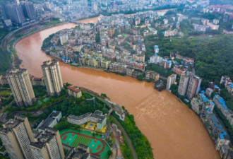 中国南方持续暴雨酿罕见洪水 多人遇难损失惨重