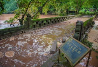 中国南方持续暴雨酿罕见洪水 多人遇难损失惨重