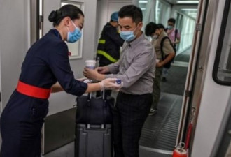 这些中国公民为何被困香港机场数周