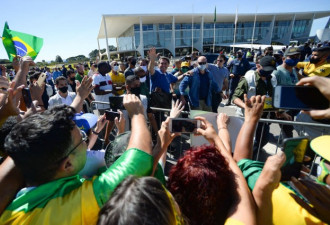 美国巴西新冠疫情名列榜首绝非意外